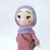 Amigurumi handgemaakte gehaakte pop met hoofddoek