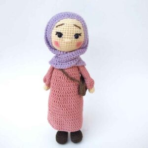 Amigurumi handgemaakte gehaakte pop met hoofddoek