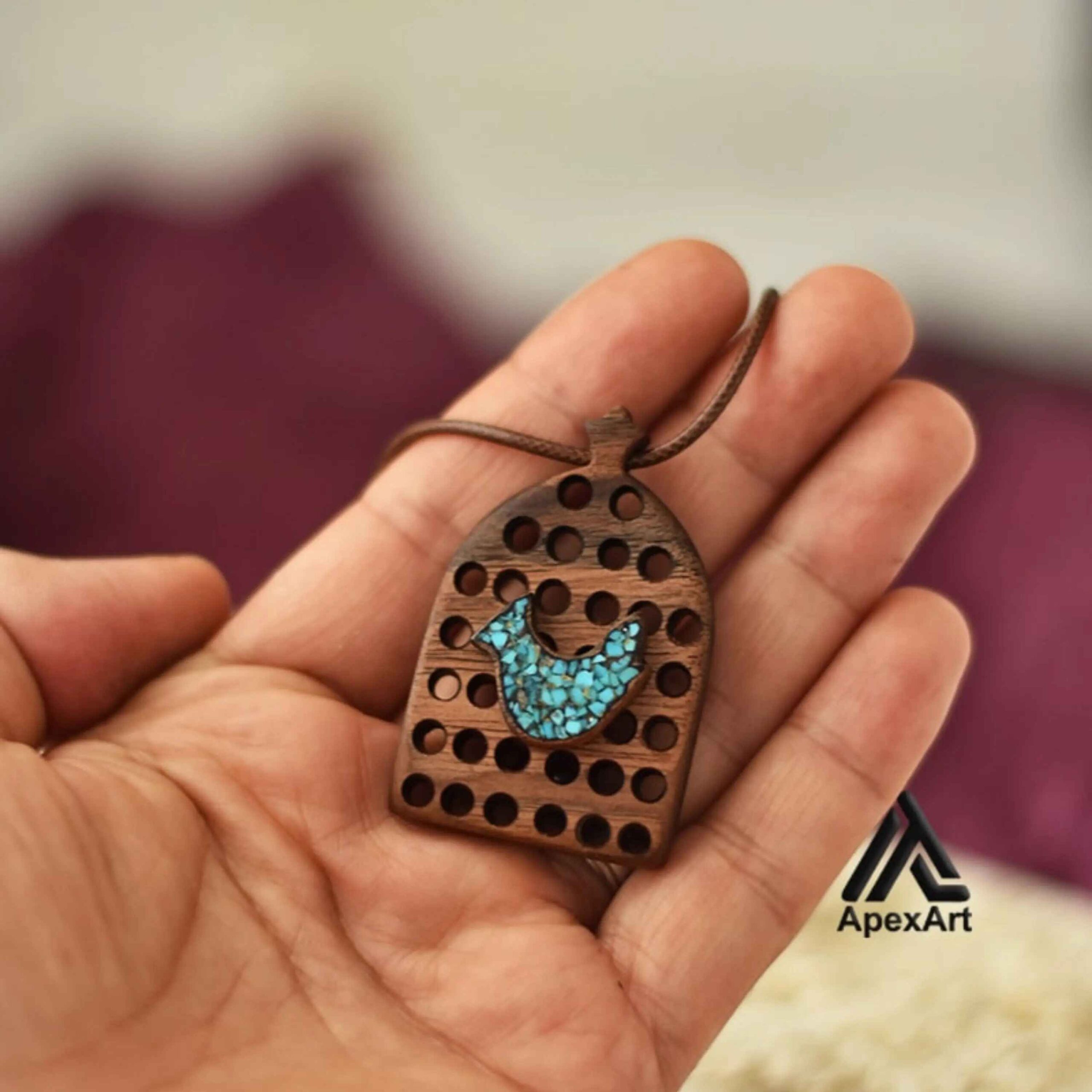 Gesneden Houten Hanger met Turquoise Edelsteen Handgemaakt Artistiek Amin Bird