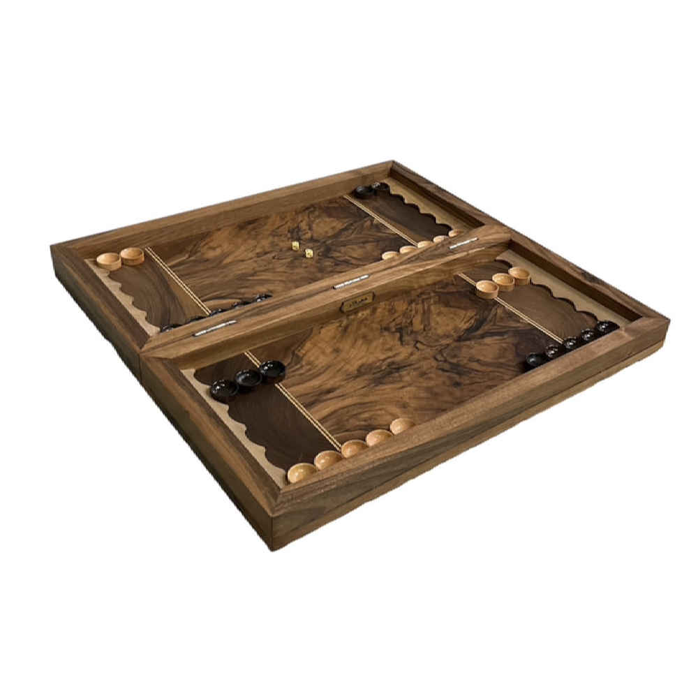 Houten gesneden backgammonbord met de held Rostam