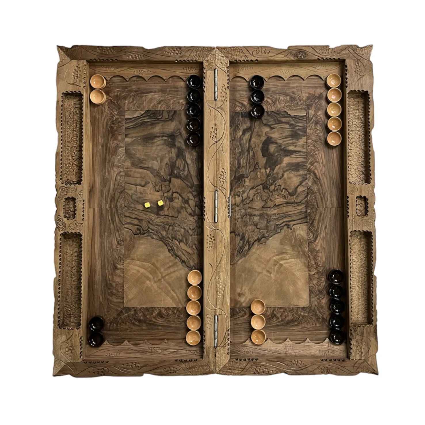 Houten gesneden backgammonbord met Rostam-strijd
