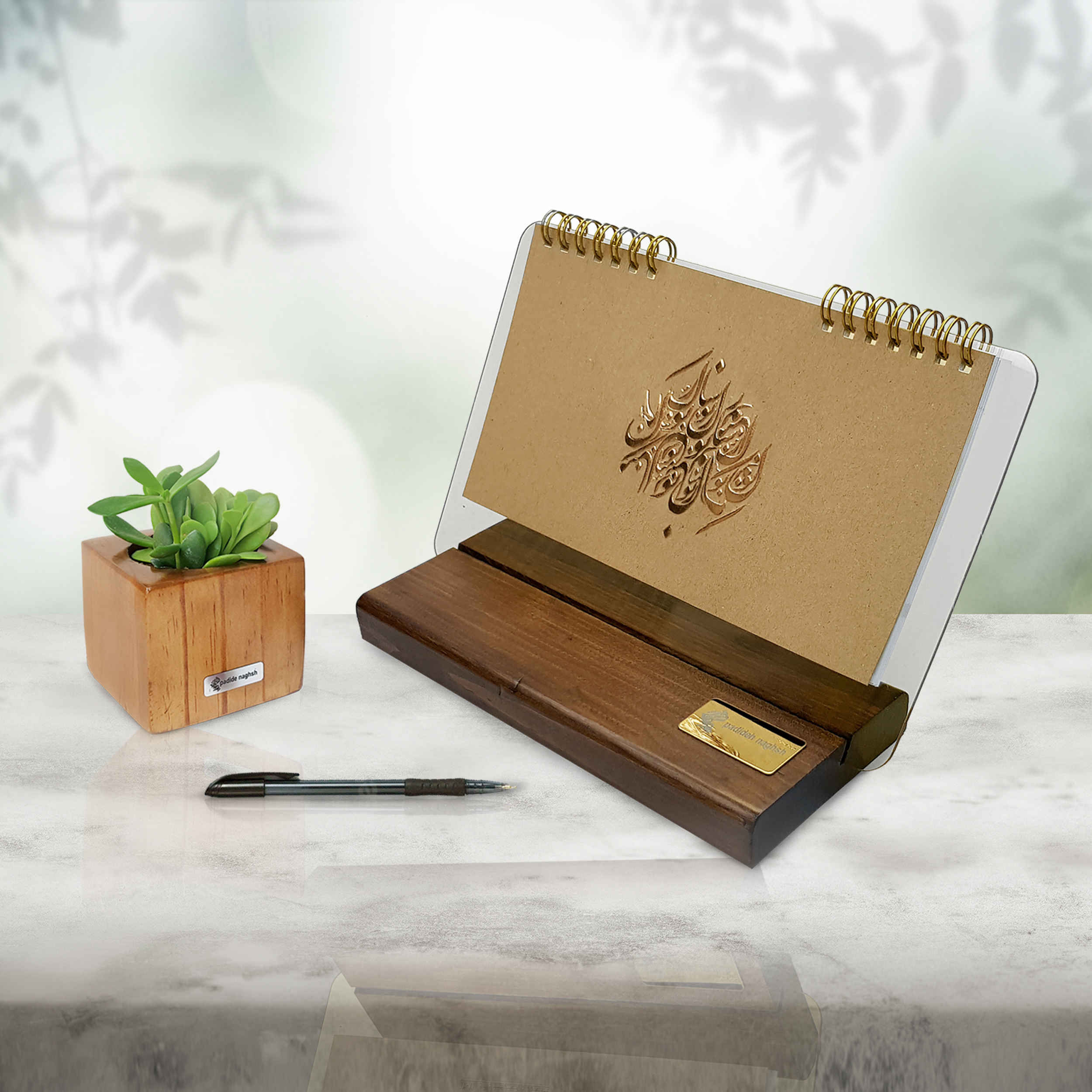1403 Perzische Maandkalender met Houten Basis