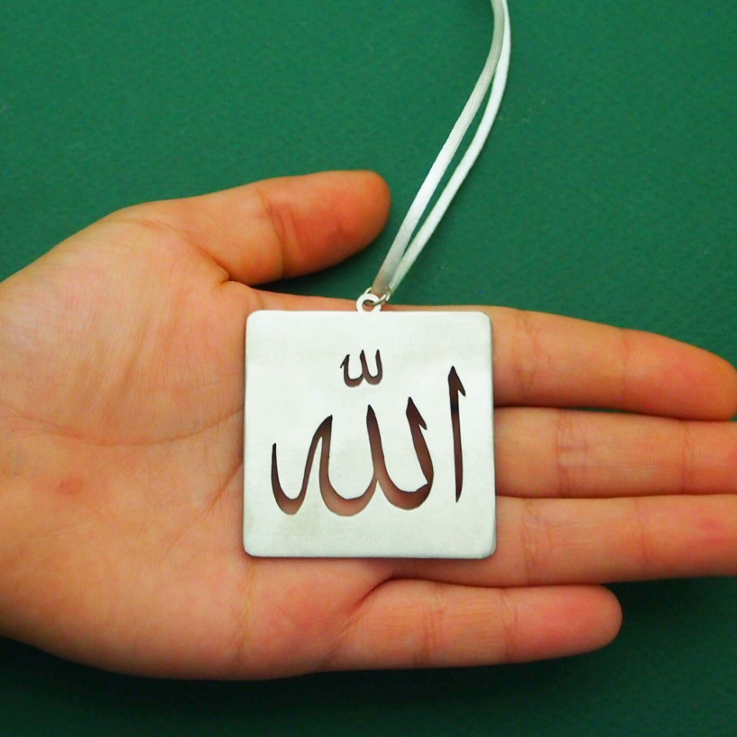 Islamitische Achteruitkijkspiegelhanger met “Allah” Kalligrafie