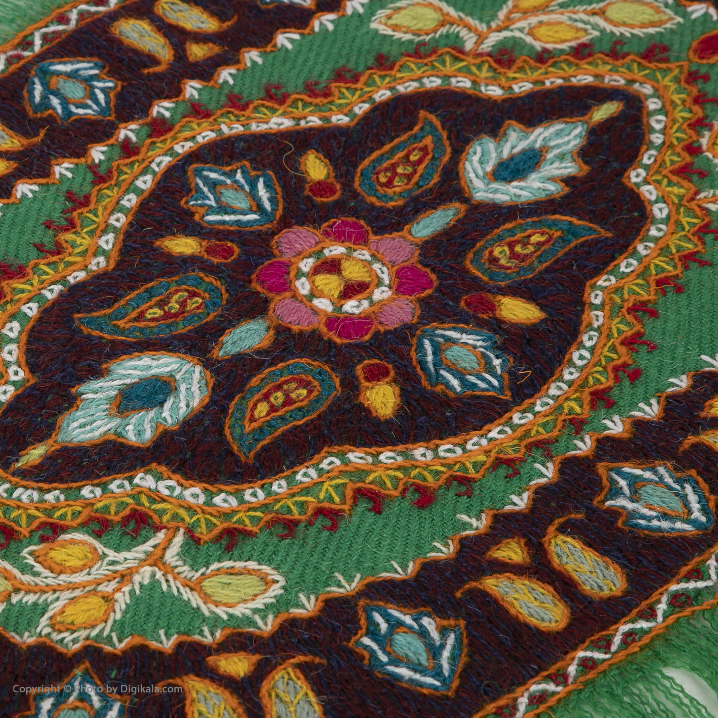 Handgeborduurd Tafelkleed – Model Ghadimi (Rond)