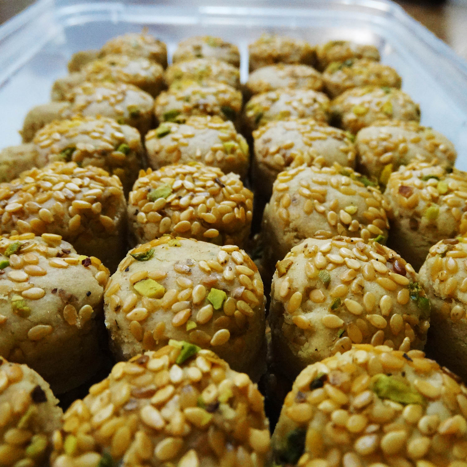 Yazdi Kikkererwtenkoekjes – Traditionele Perzische Nokhodchi Zoetigheid 900 gram (2x)