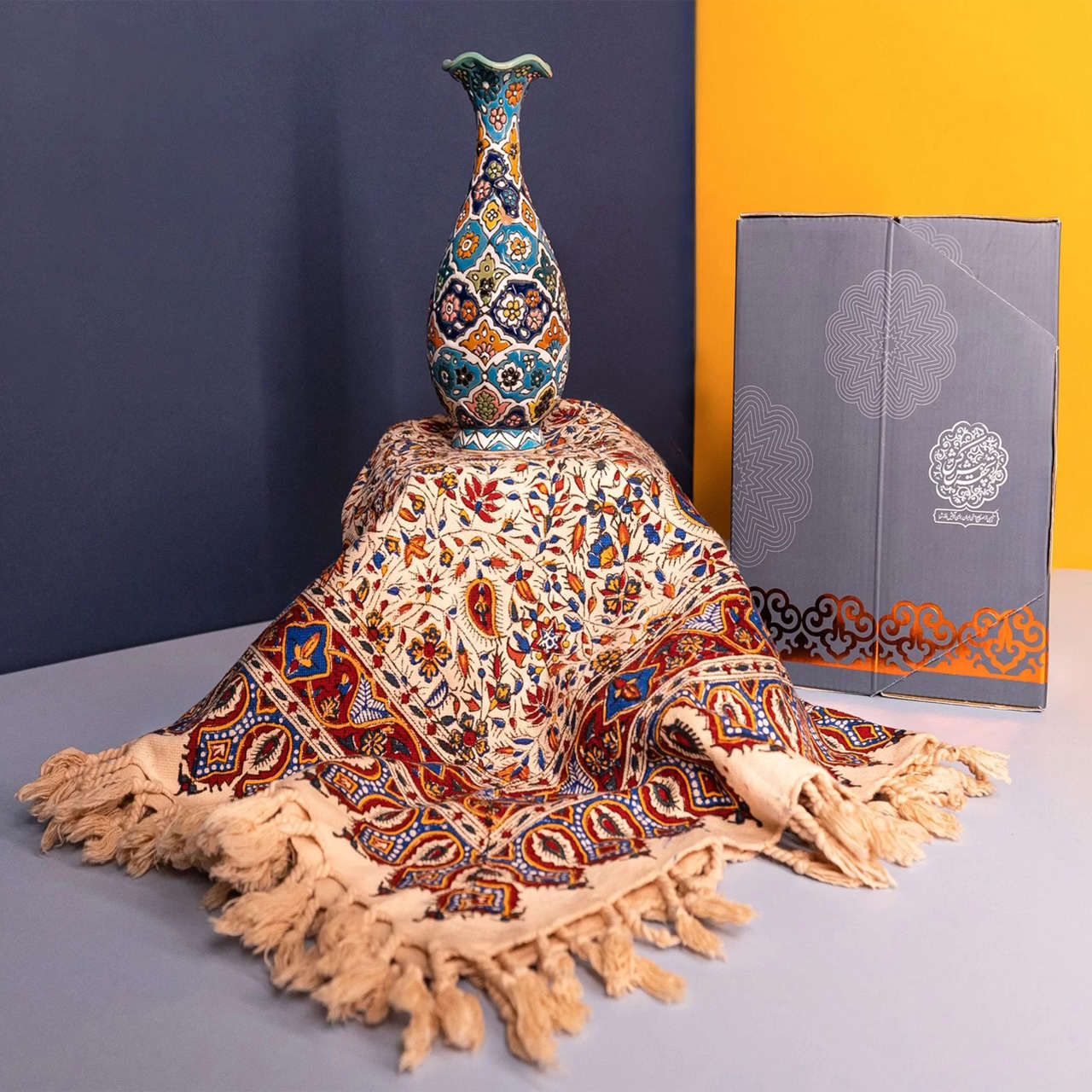 Luxe Perzische Cadeauset – Minakari Vaas & Tafellaken