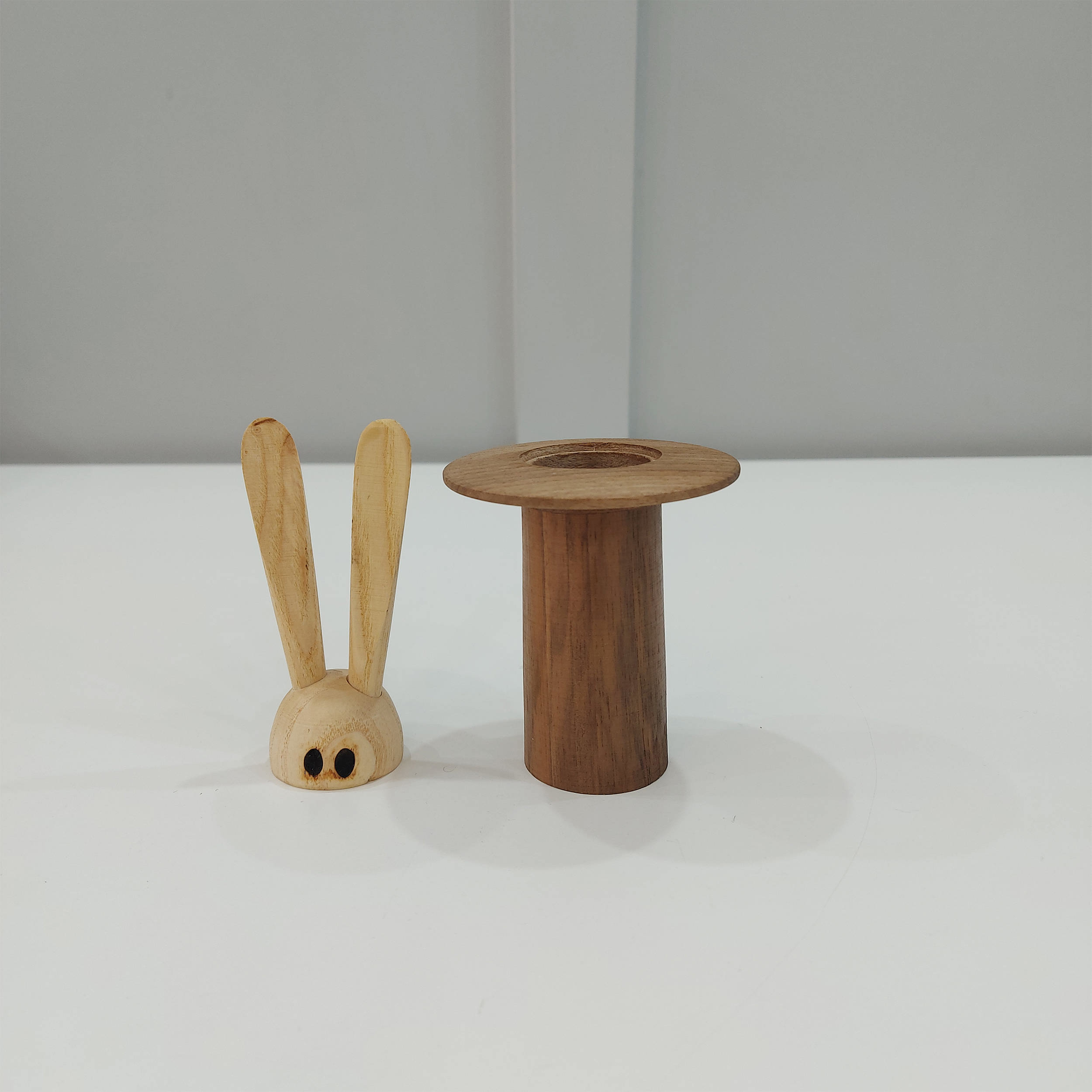 Houten Tandenstokerdispenser met Bruin Konijntje Ontwerp