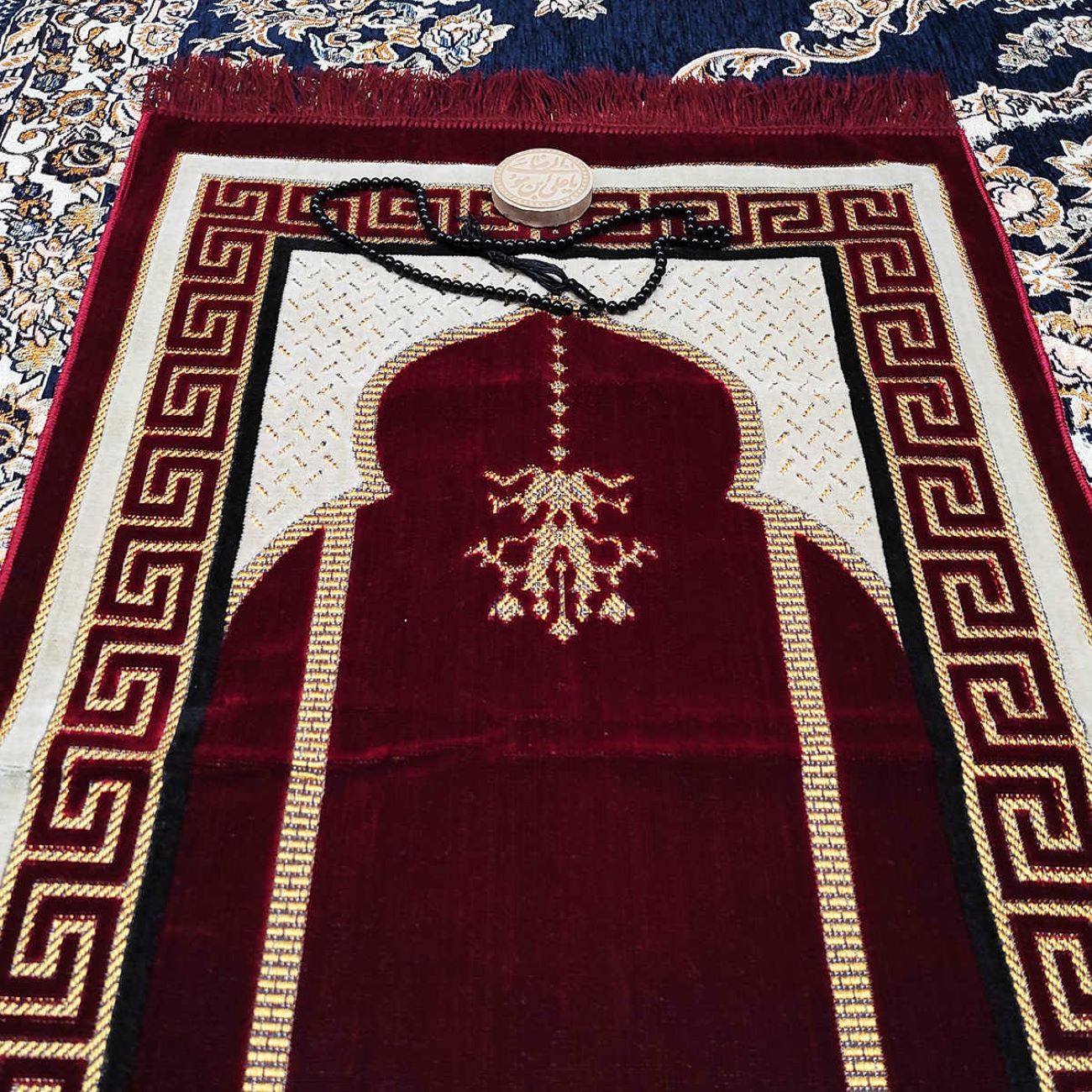 Islamitische Gebedsmat van Fluweel Sajadah Traditioneel Donkerrood