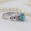 Perzische Zilveren Ring voor Vrouwen met Neyshabur Turkoois en Rhodium Coating