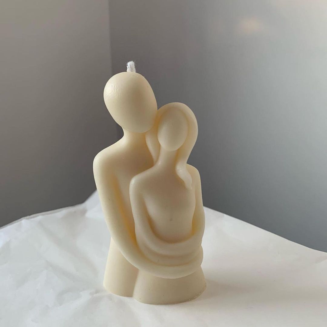Handgemaakte Sculptuurkaars – Liefdes Omhelzing
