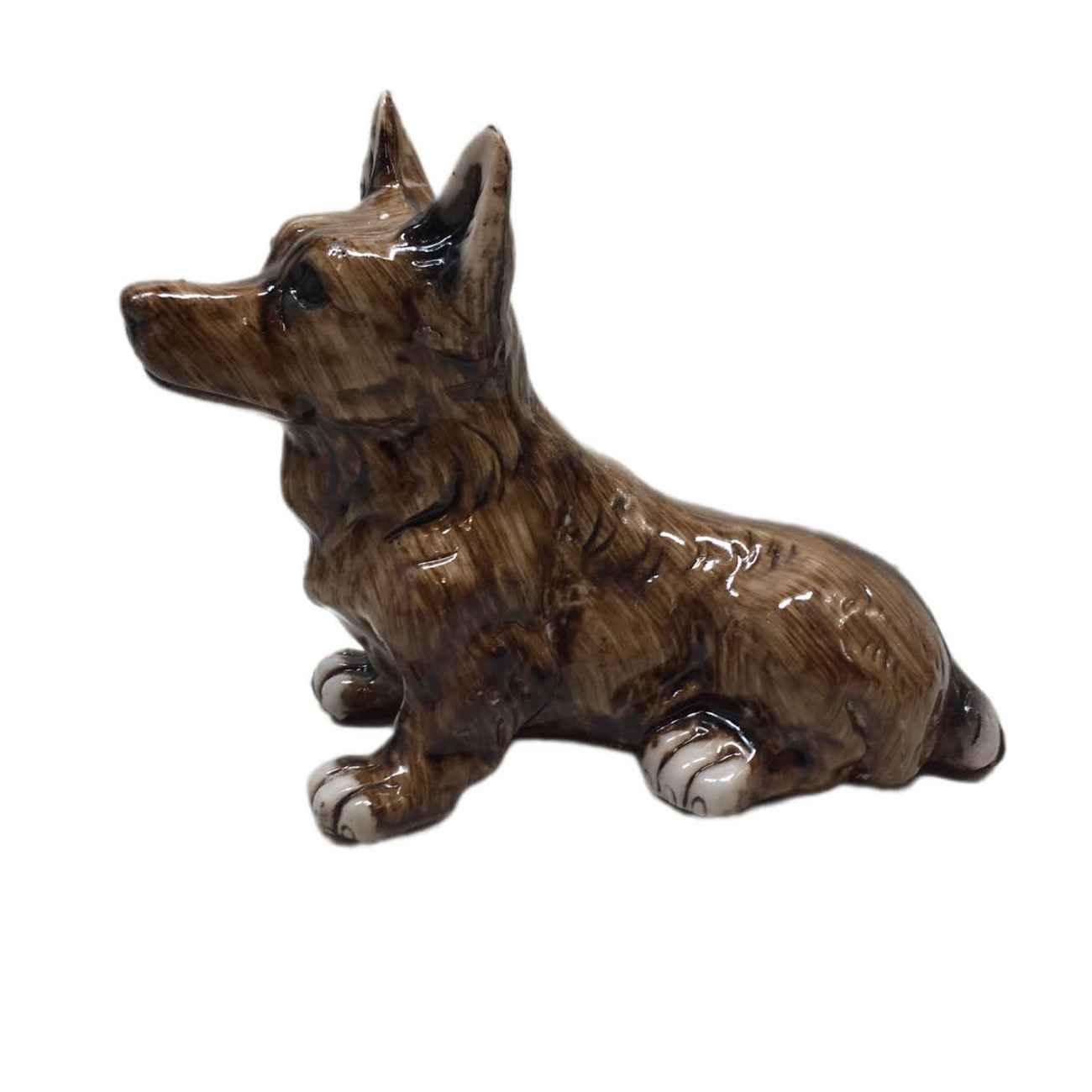 Decoratief Zittend Bruin Hond Beeldje – Charmante Huisdier Sculptuur