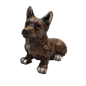 Decoratief Zittend Bruin Hond Beeldje – Charmante Huisdier Sculptuur