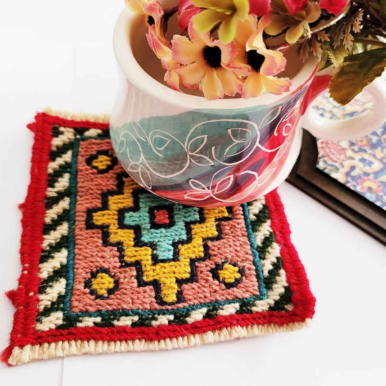 Handgeweven Iraanse Kilim Onderzitter – Geel Ruitontwerp, Vierkante Wol