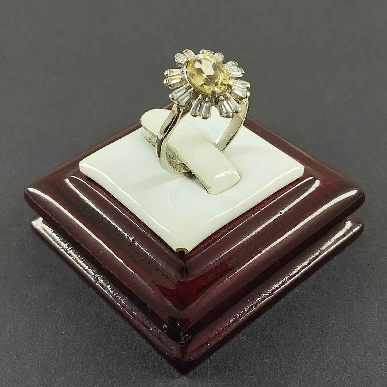 Gele Citrien Zilveren Ring – Bloemmotief