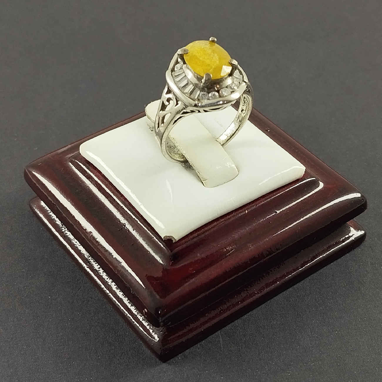 Gele Citrien Zilveren Ring – Model Pareevash