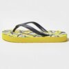 Teenslippers voor Mannen – Medisch Geel Haai Ontwerp