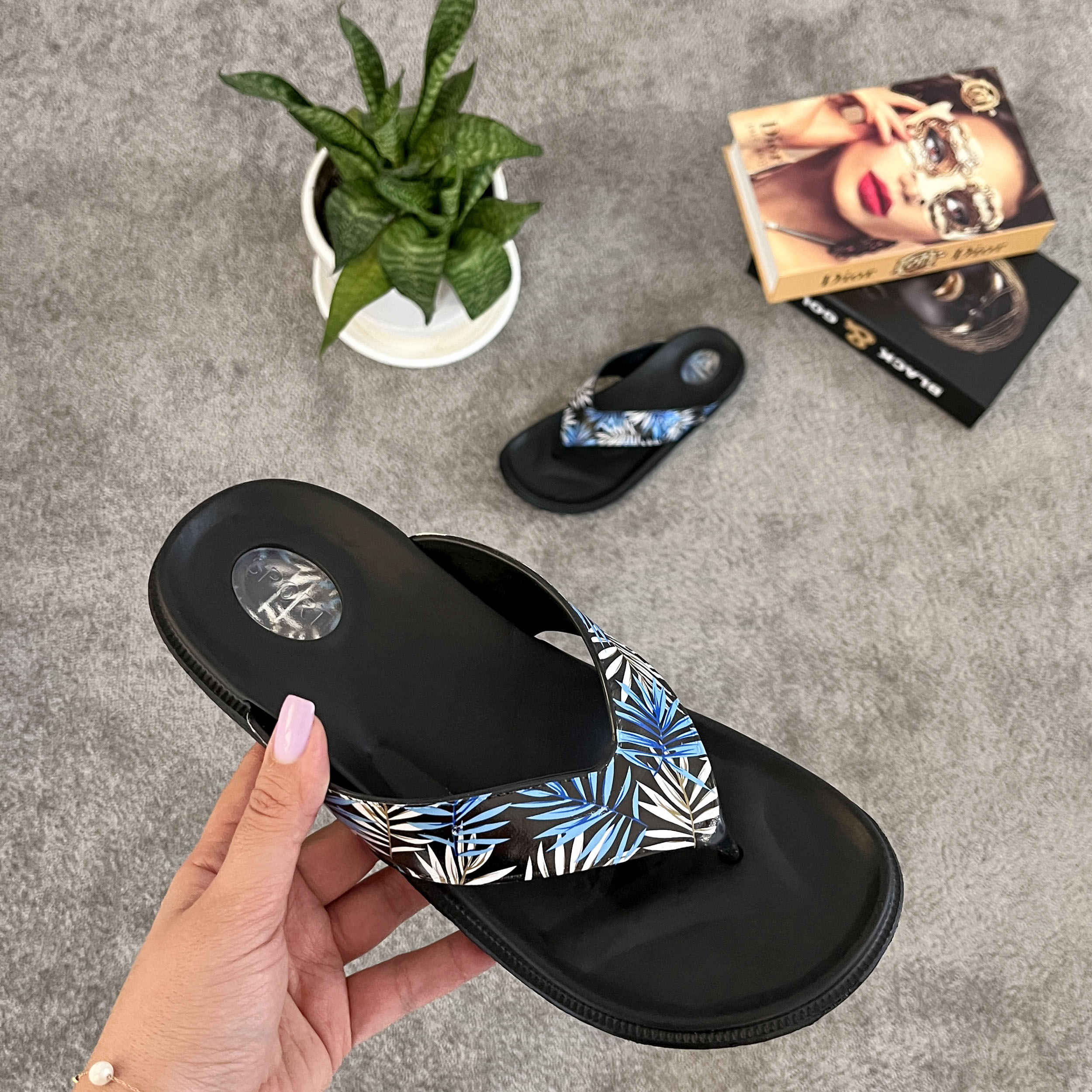 Teenslippers voor Mannen – Zwart Hawaï Patroon