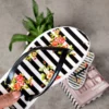 Teenslippers voor Dames – Zwart Gestreept