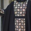 Zwarte Abaya voor Vrouwen met Bloemontwerp Model Noura