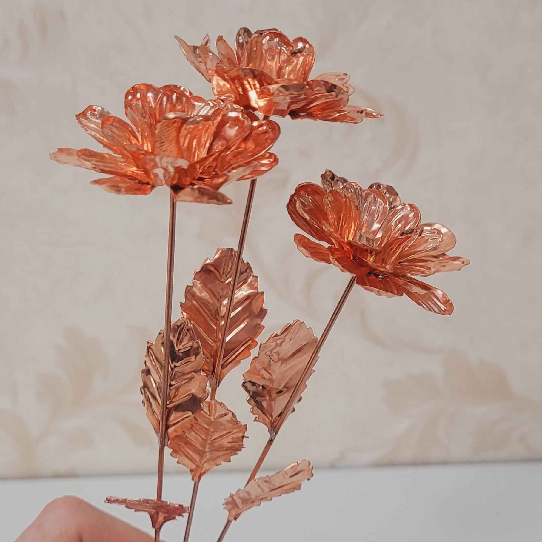 Handgemaakt Decoratief Koperen Bloemstuk voor Woondecoratie – Artistiek Bloemontwerp (x10)