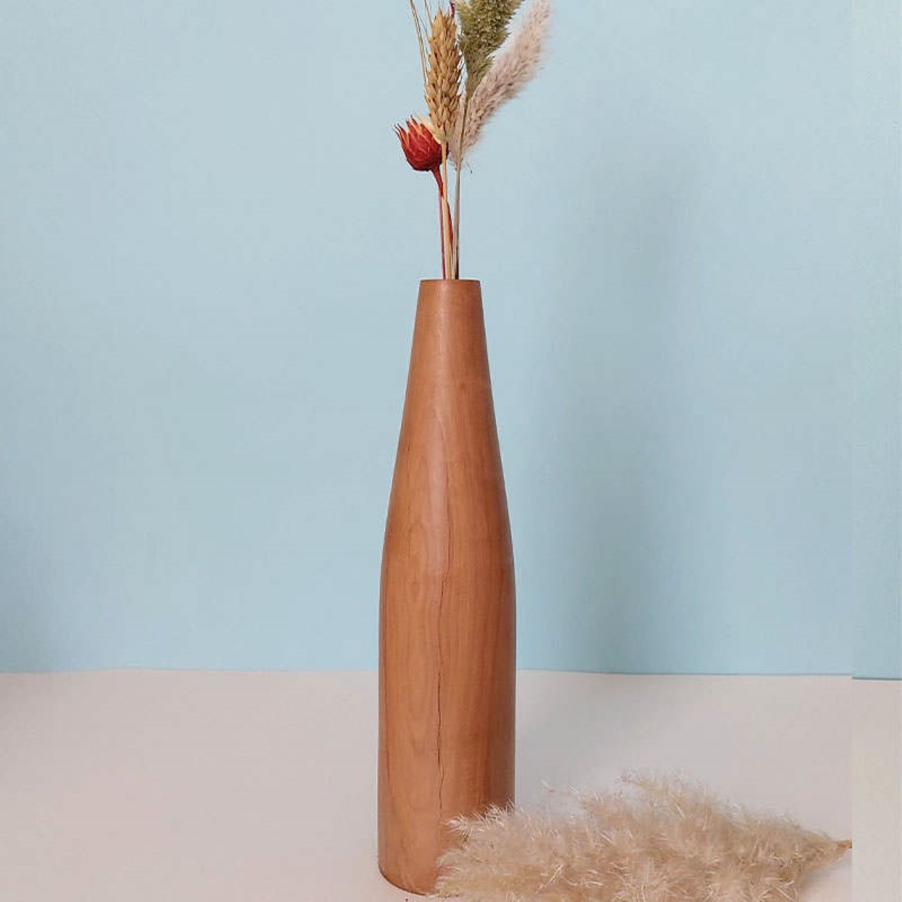 Houten mini-bloemenvazen van massief natuurlijk hout met een decoratief, handgemaakt ontwerp