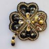 Vrouwelijke Geborduurde Broche met Bloemenontwerp