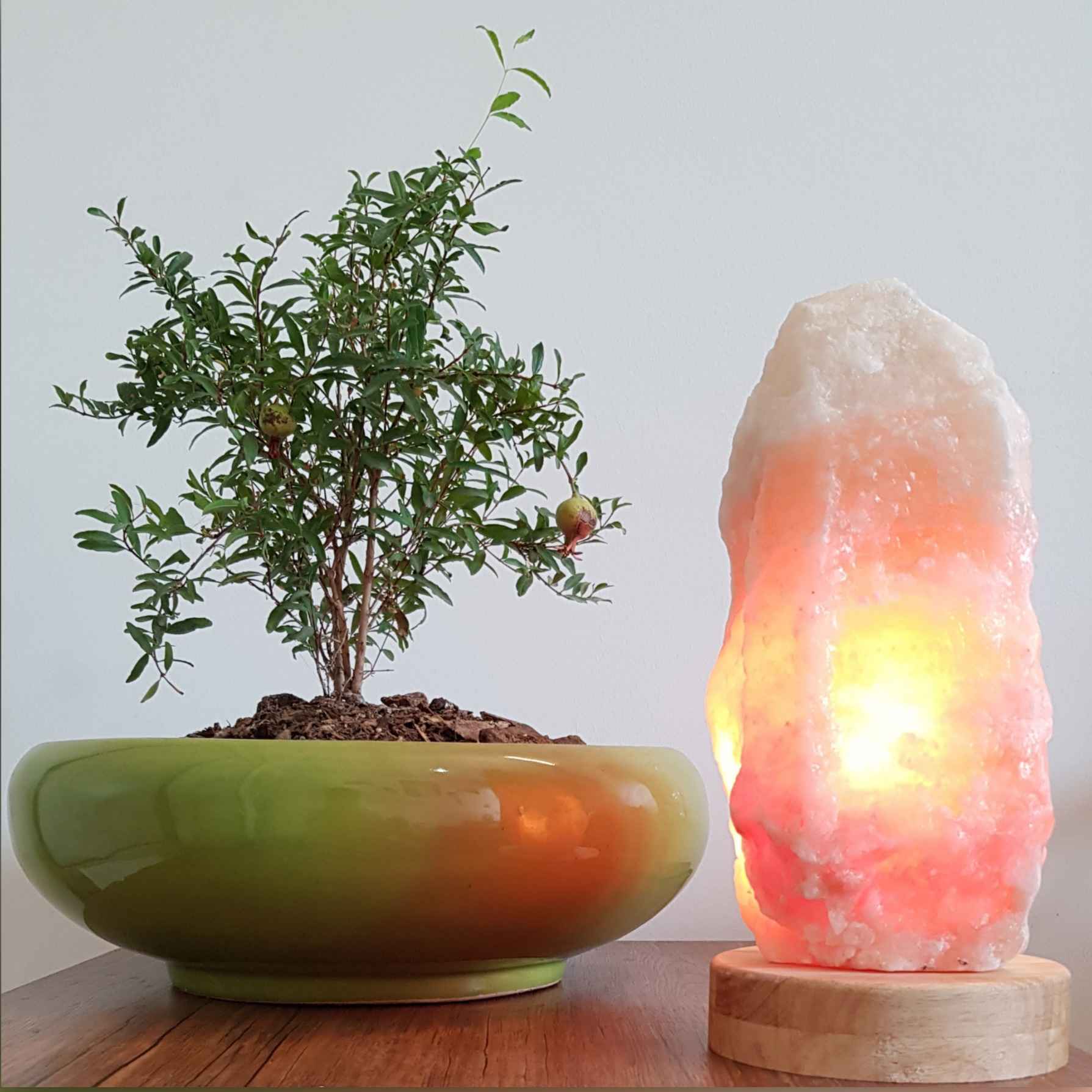 Perzische zoutlamp met houten basis – Steenontwerp