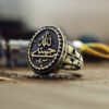 Islamitische Zegelring van Koper met Hasbi Allah Kaligrafie