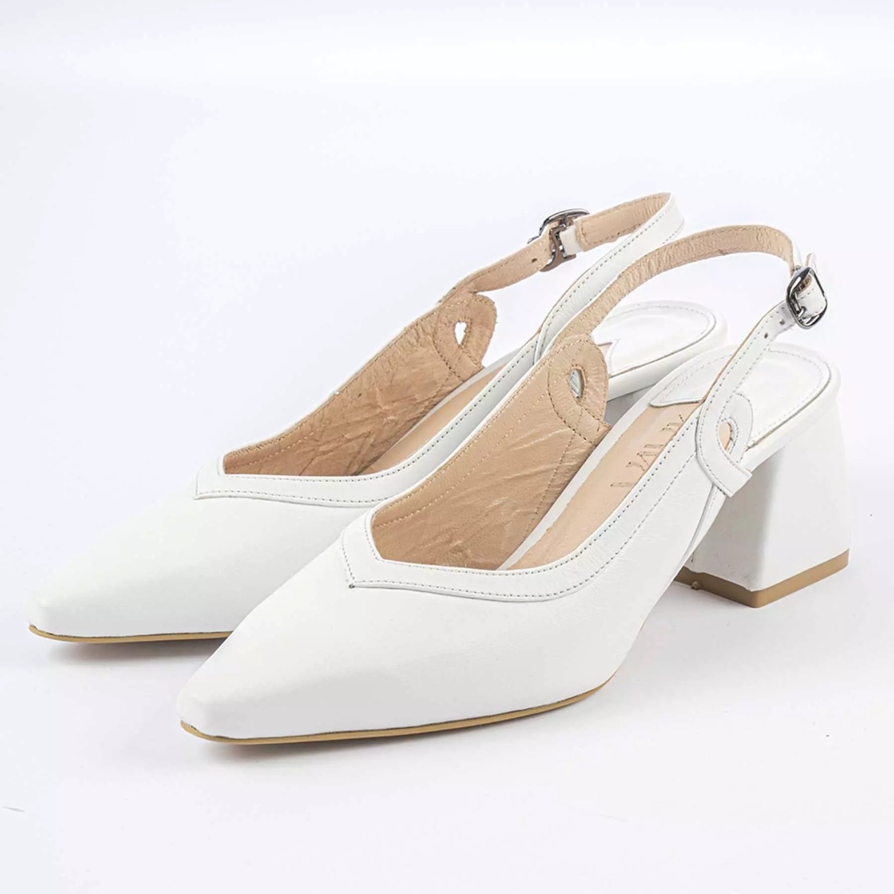 Xava Leren Pumps met Puntige Neus – Cream