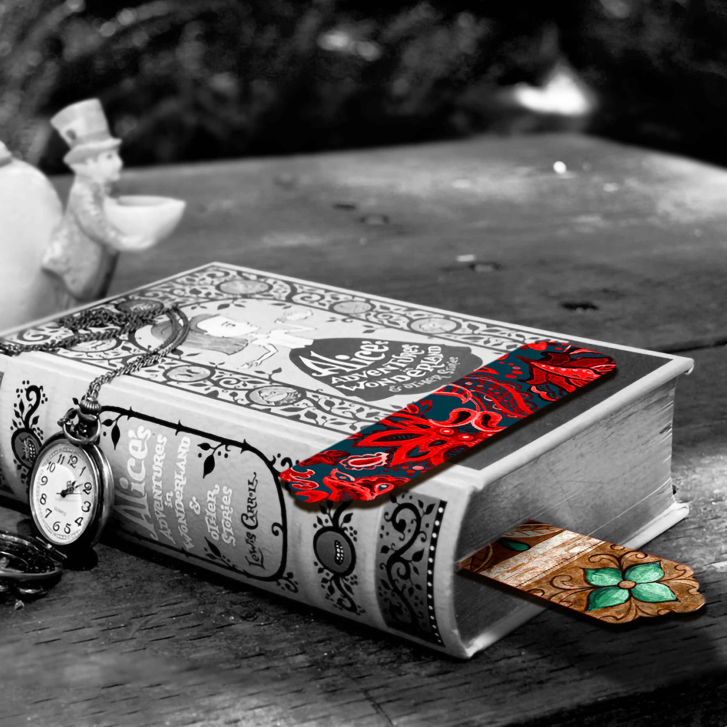 Houten Boekenlegger met Bloemontwerp – Set van 2