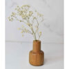 Handgemaakte houten mini-bloemenvazen van massief natuurlijk hout voor een warm, uitnodigend decoratief accent