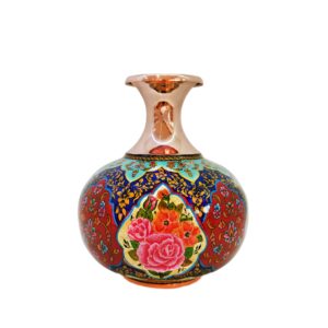 Decoratieve Perzische koperen vaas met bloempatroon