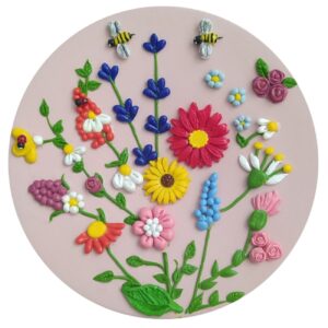 Decoratieve Aardewerk Schotel Versierd met Artistieke Polymer Klei Bloemen