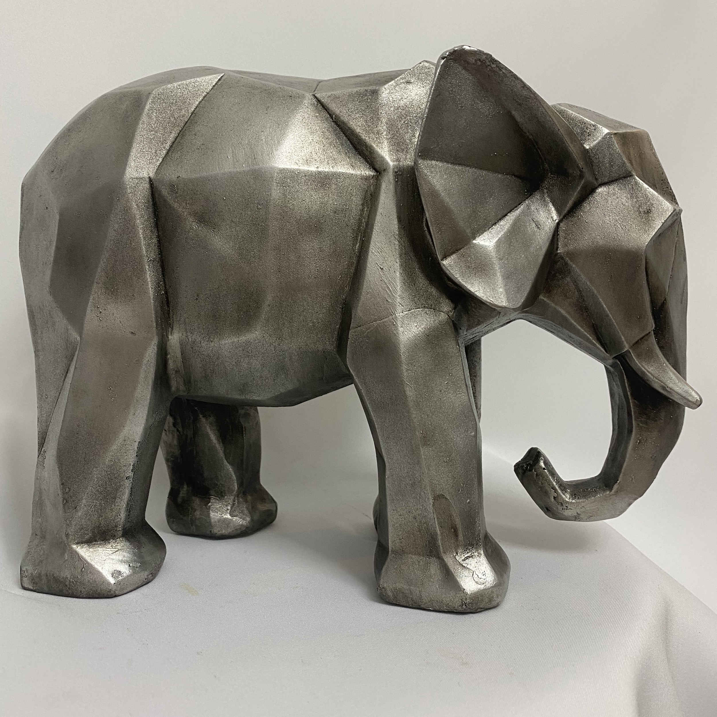 Geometrisch Olifant Beeldje – Dier Sculptuur voor Kunstliefhebbers
