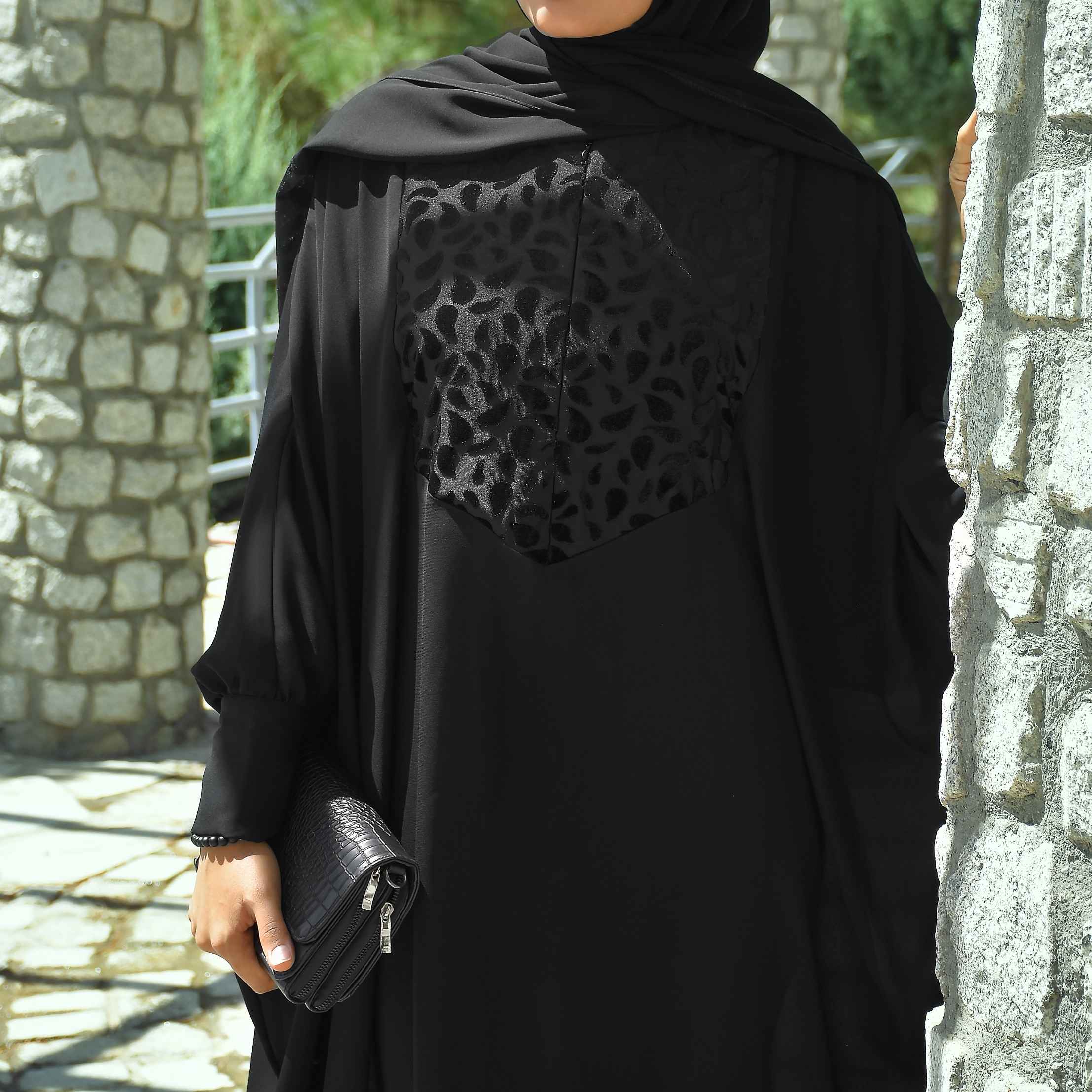 Klassieke Zwarte Abaya – Loszittend Model