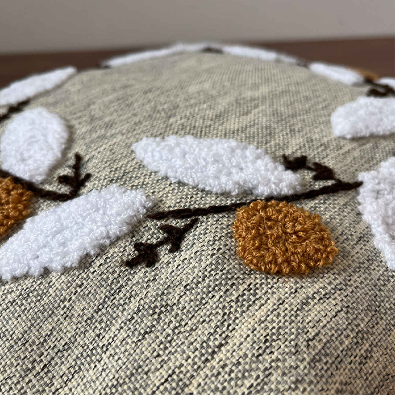 Punch Needle Kussenhoes – Geborduurde Bladeren Creme Ontwerp (Set van 2)