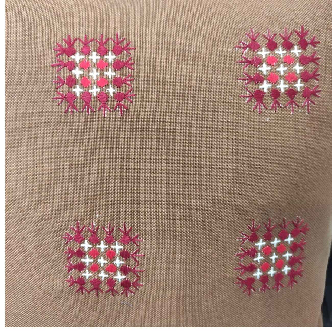 Punch Needle Kussenhoes – Geborduurd Geometrisch Ontwerp
