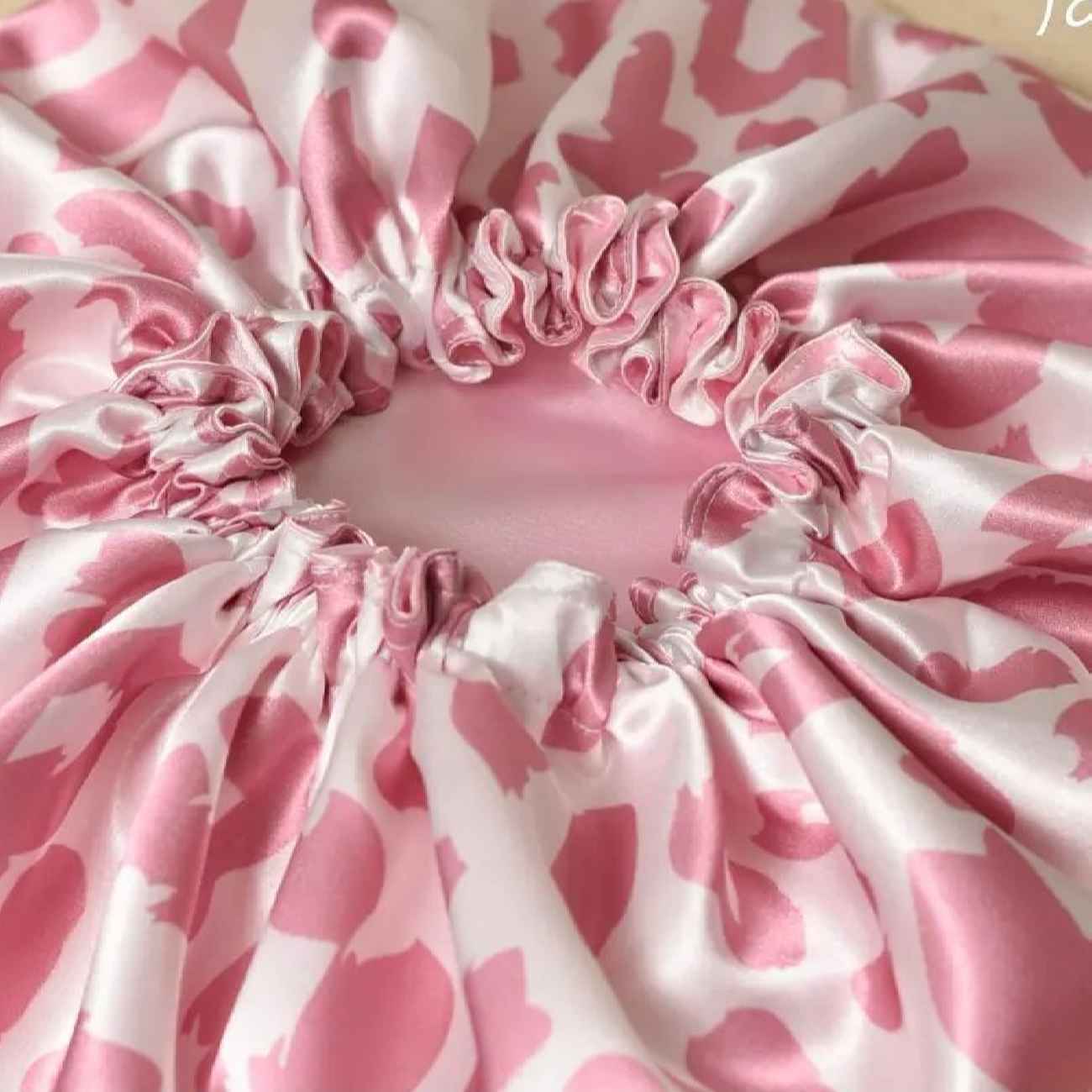 Luxe Satijnen Slaaphoed – Roze Luipaardprint