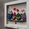 Decoratieve & Handgemaakte Wand Sleutelhouder met Uilen Familie Ontwerp en Steen Kunst
