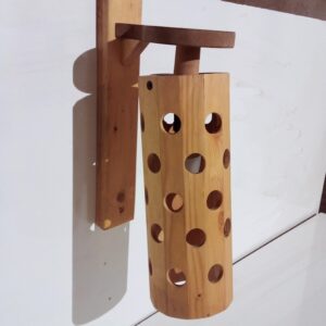Verstelbare Houten Wandlamp met Gaatjesontwerp