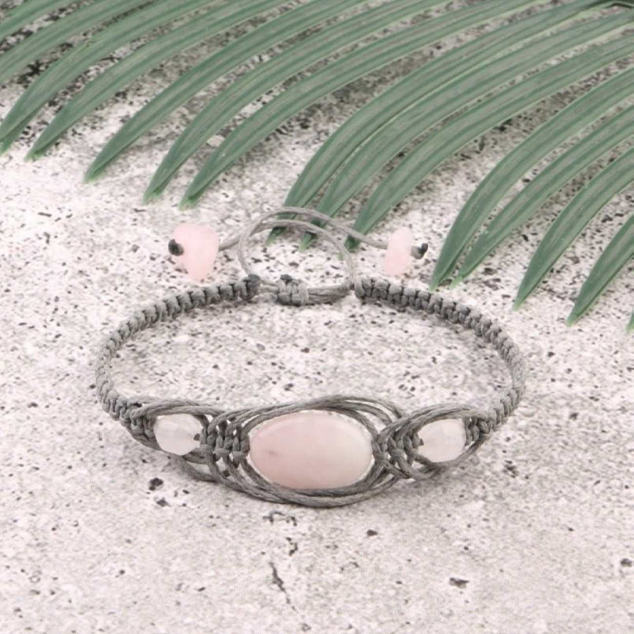 Boheemse Geborduurde Macramé Armband – Rozenkwarts