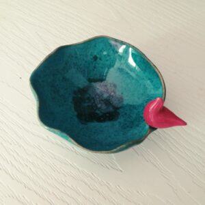 Decoratieve Aardewerken Kom Artistiek Handgemaakt met Vogelontwerp