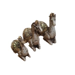 Decoratieve Zittende Giraffe Beeldjes 3 Stuks – Moderne Kunst Sculpturen