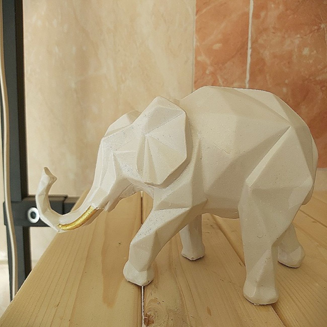 Geometrisch Olifant Kubisme Beeldje – Abstracte Hars Ornament