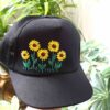 Zonnebloem Baseballpet – Handgeborduurd Zwart