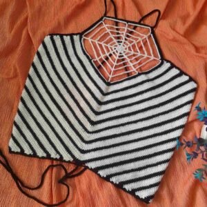 Handgehaakte Crop Top met Uniek Spinrag Ontwerp