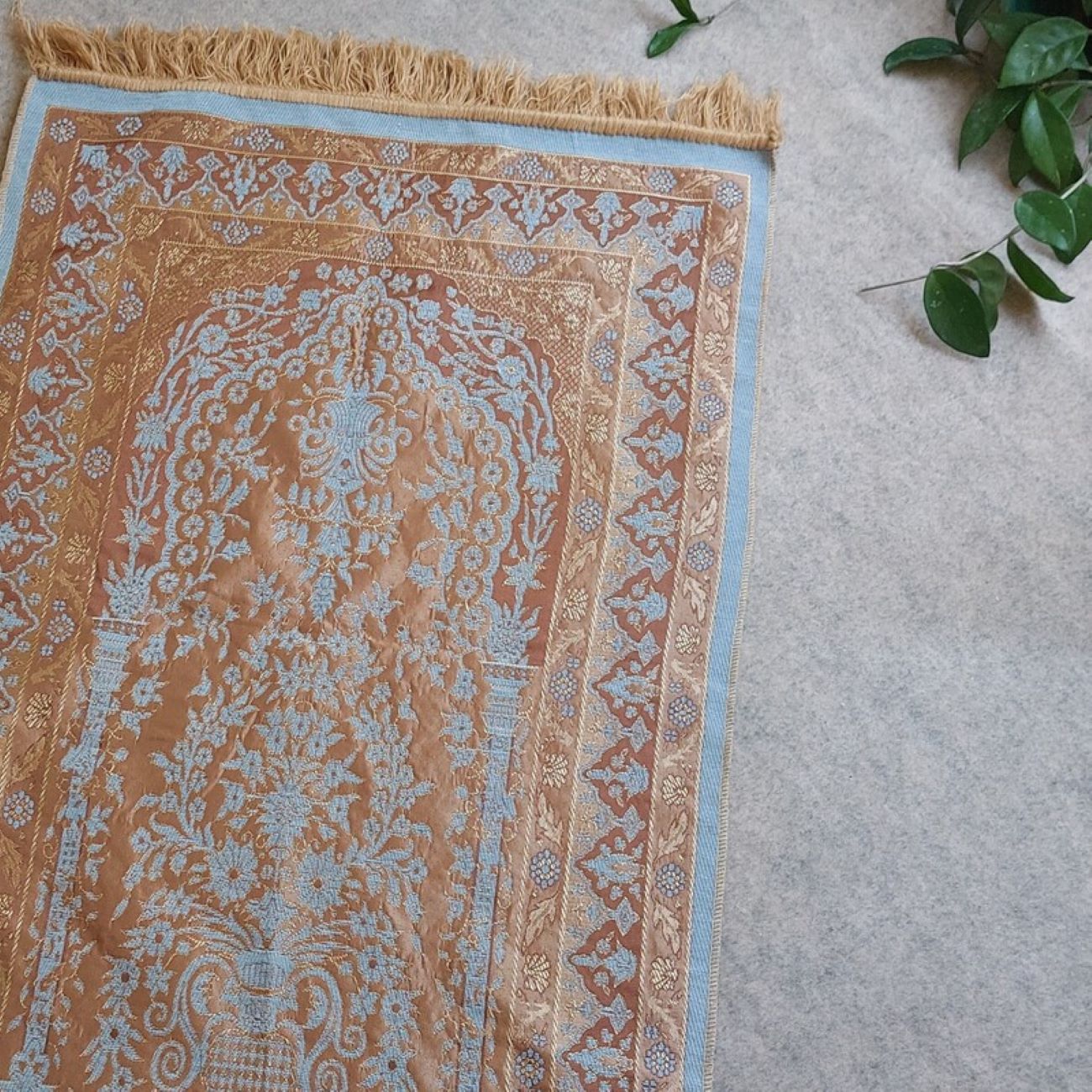 Islamitisch Fluwelen Gebedskleed Gevoerd Janamaz Geel