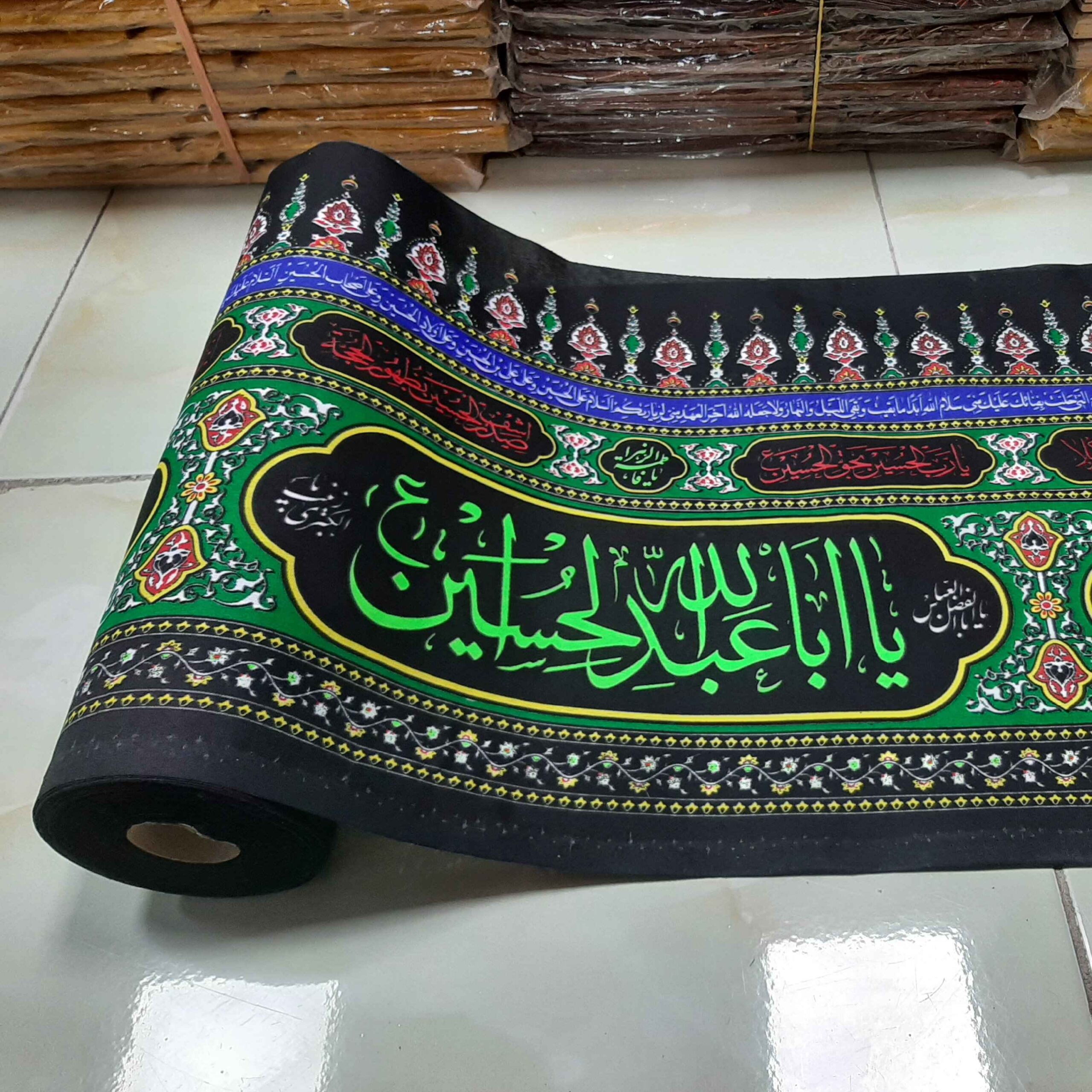 Islamitische Wandinscriptie Banner voor Muharram – Voor Moskee en Husayniyya, Verticaal Wandtapijt