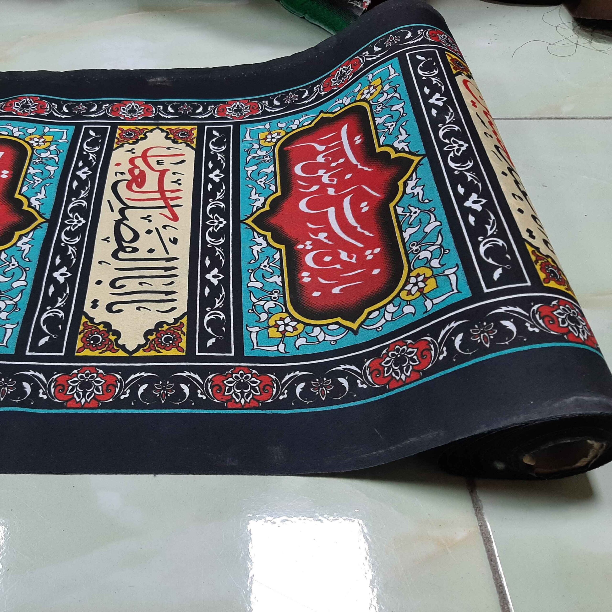 Islamitische Wandinscriptie Banner voor Muharram – Voor Moskee en Husayniyya, Verticaal Wandtapijt