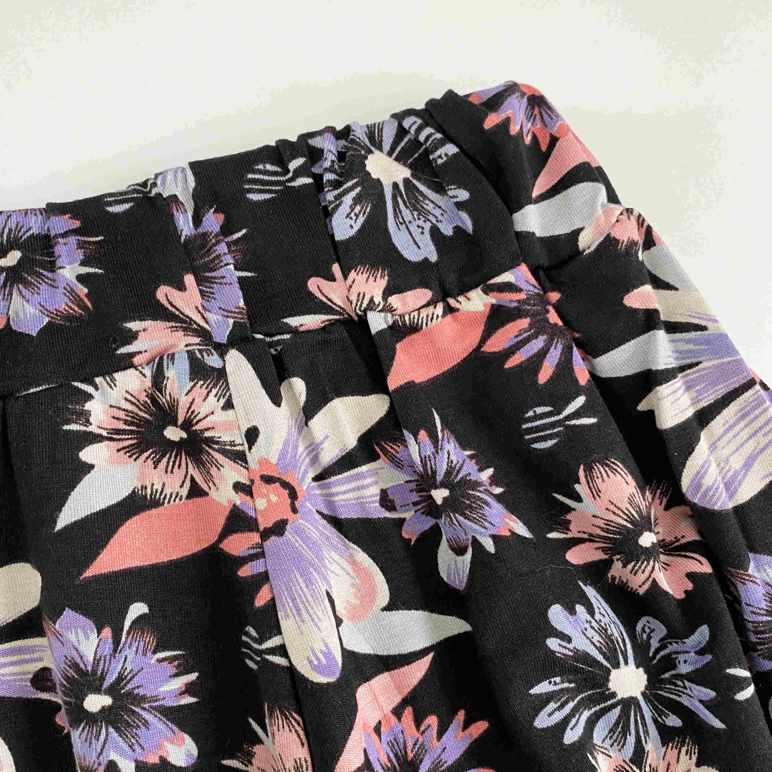 Lange Rok Model Blossom – Zwart met Bloemen